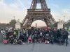 Riders de Pâques Wheel 2025 devant la tour Eiffel
