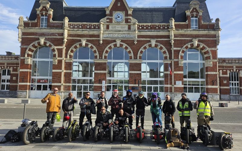 Les wheelers réunis à Cambrai au départ de la Grande Évasion 04.
